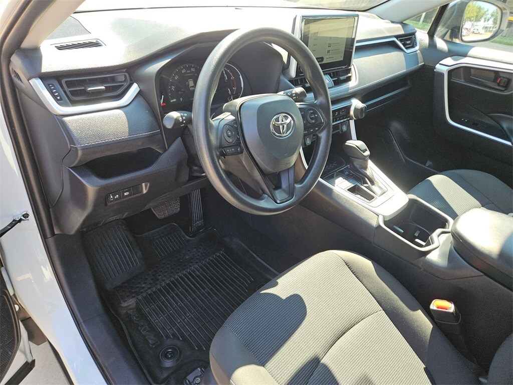 Thumbnail: 2025 Toyota RAV4 - 15