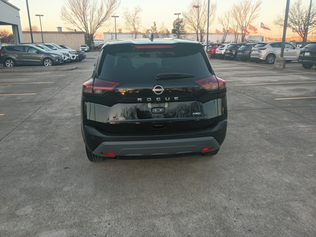 Thumbnail: 2023 Nissan Rogue - 10