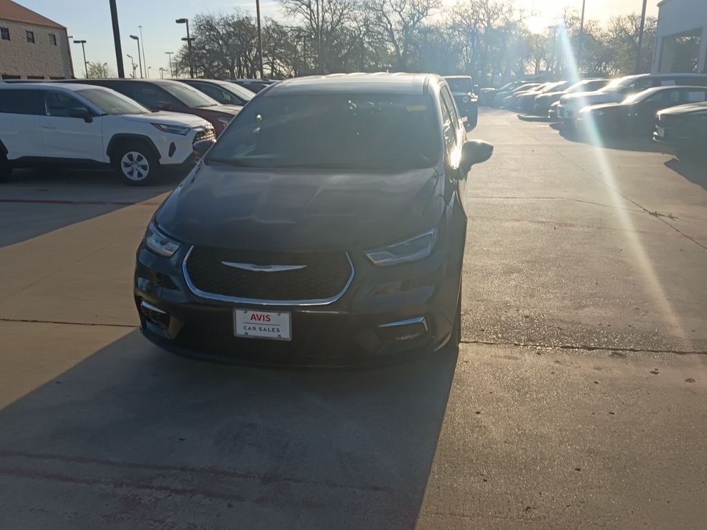 Thumbnail: 2025 Chrysler Pacifica - 5