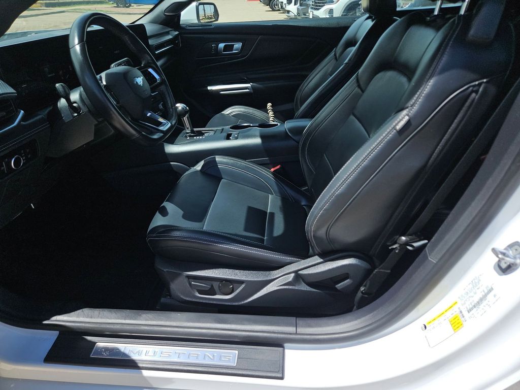 Thumbnail: 2025 Ford Mustang - 11
