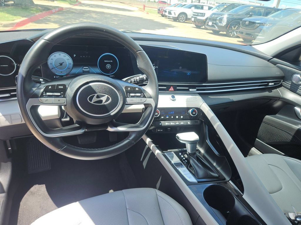 Thumbnail: 2025 Hyundai Elantra - 16