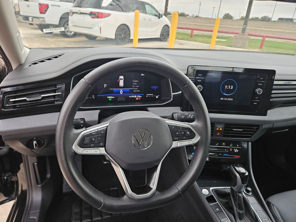 Thumbnail: 2025 Volkswagen Jetta - 17