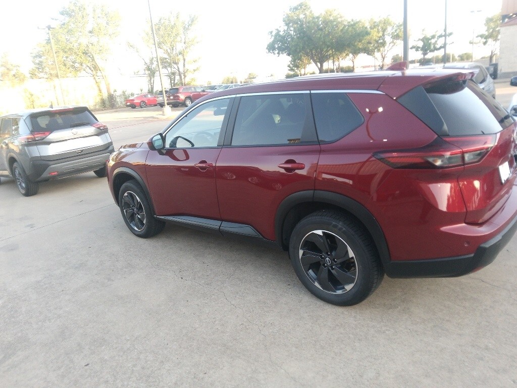 2024 Nissan Rogue SV photo 4