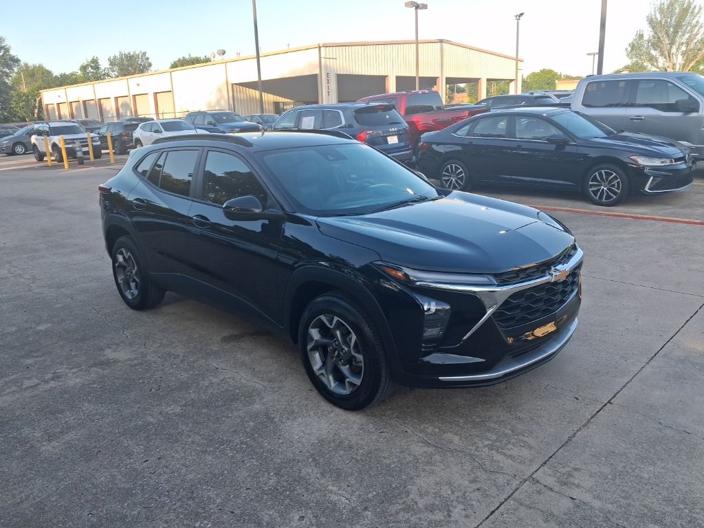 Thumbnail: 2025 Chevrolet Trax - 6
