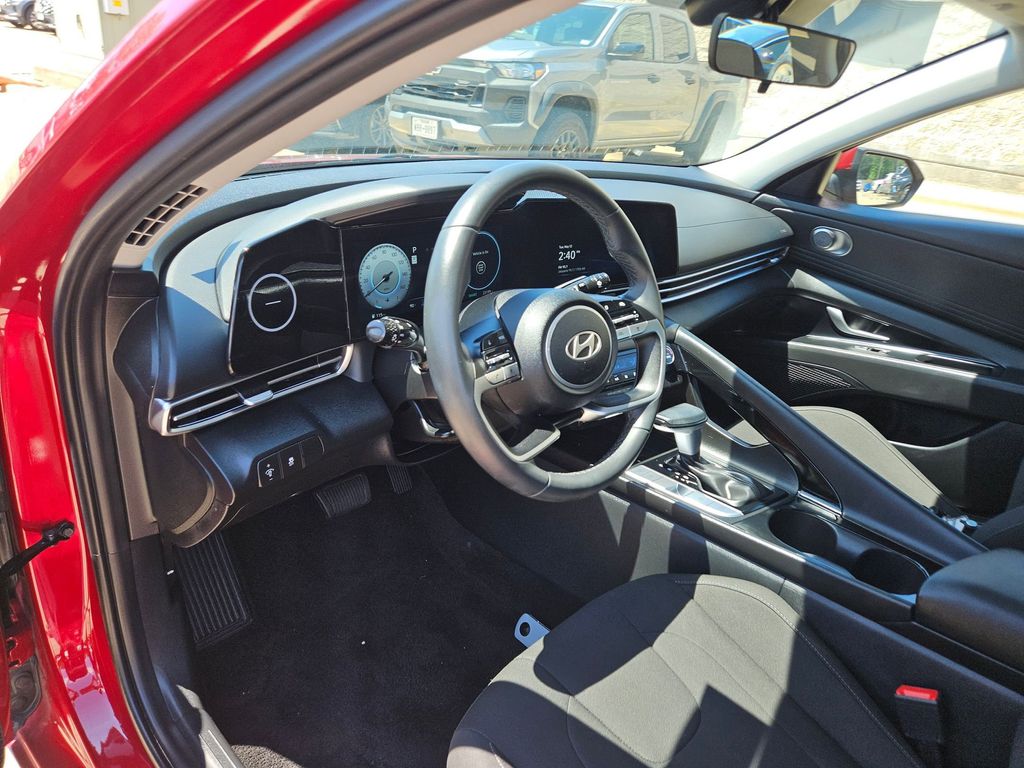 Thumbnail: 2025 Hyundai Elantra - 15