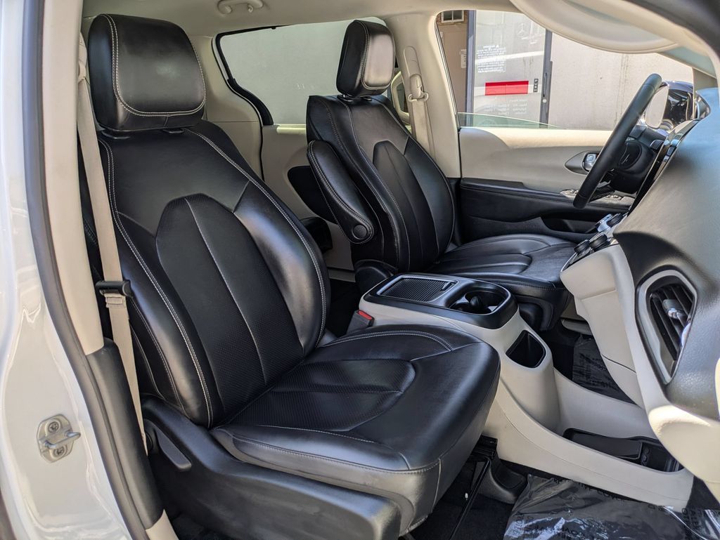 Thumbnail: 2024 Chrysler Pacifica - 29