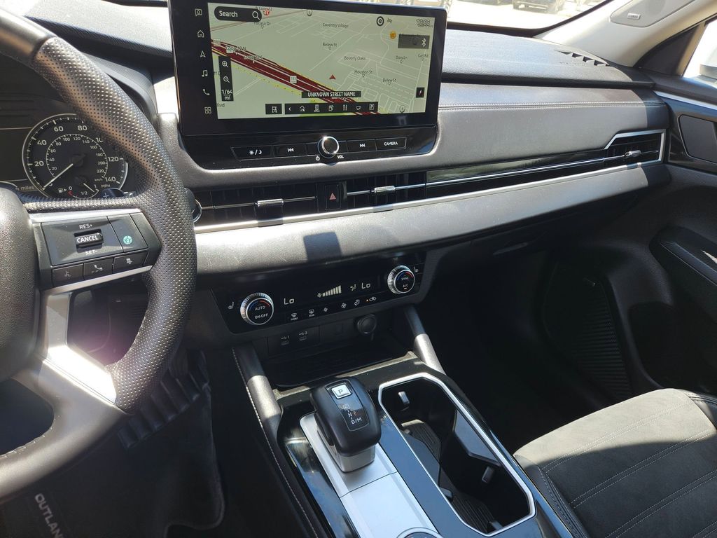 Thumbnail: 2025 Mitsubishi Outlander - 20