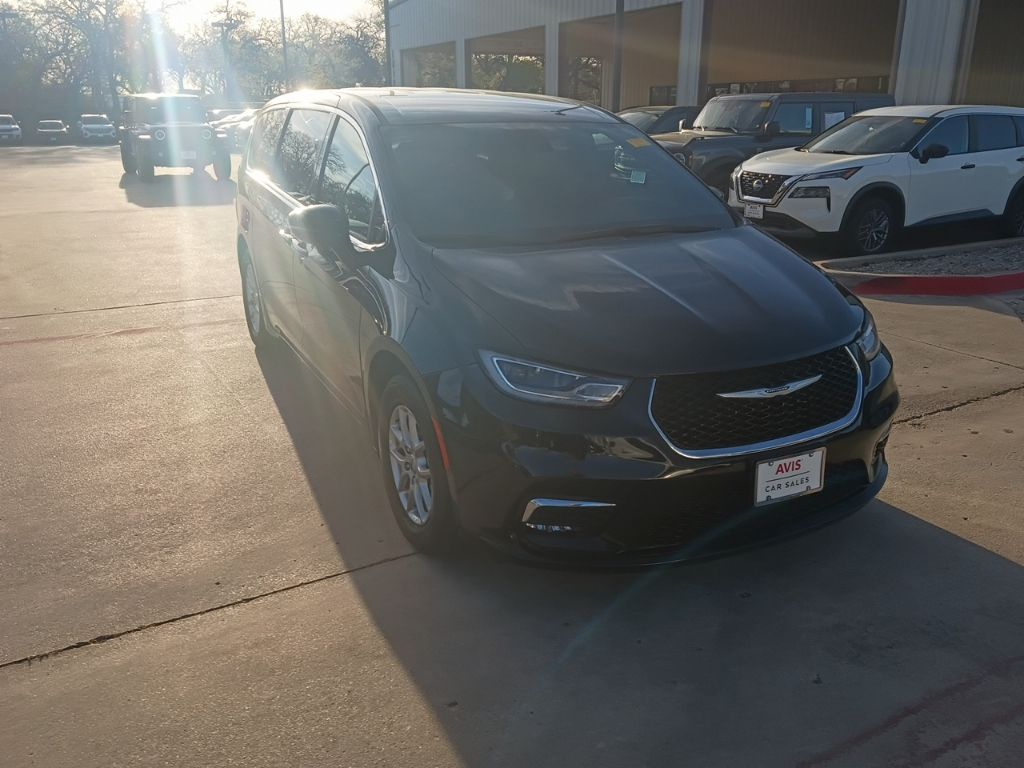 Thumbnail: 2025 Chrysler Pacifica - 6