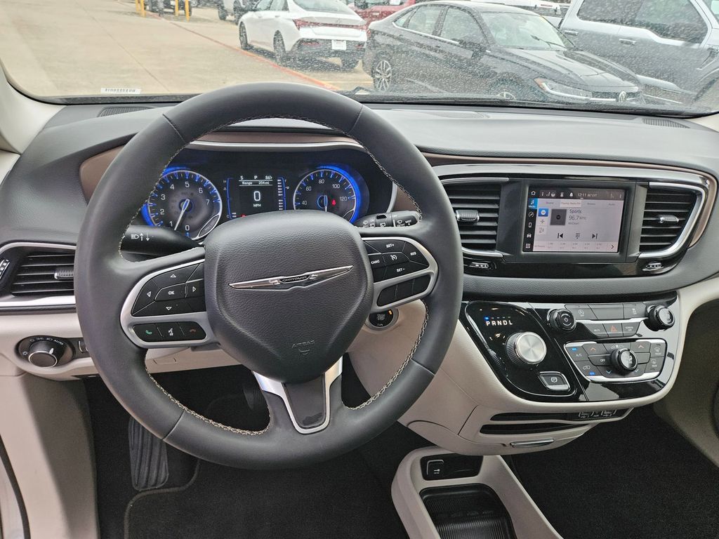 Thumbnail: 2023 Chrysler Voyager - 17