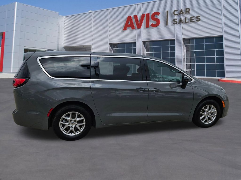Thumbnail: 2025 Chrysler Pacifica - 7