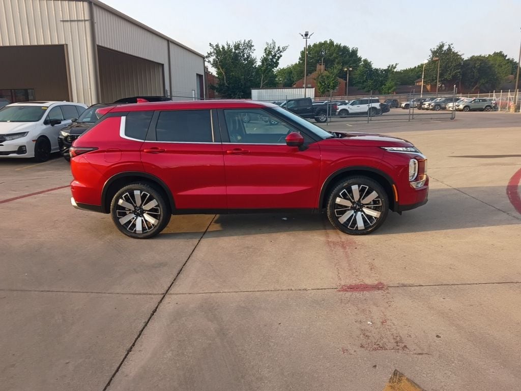 Thumbnail: 2025 Mitsubishi Outlander - 6