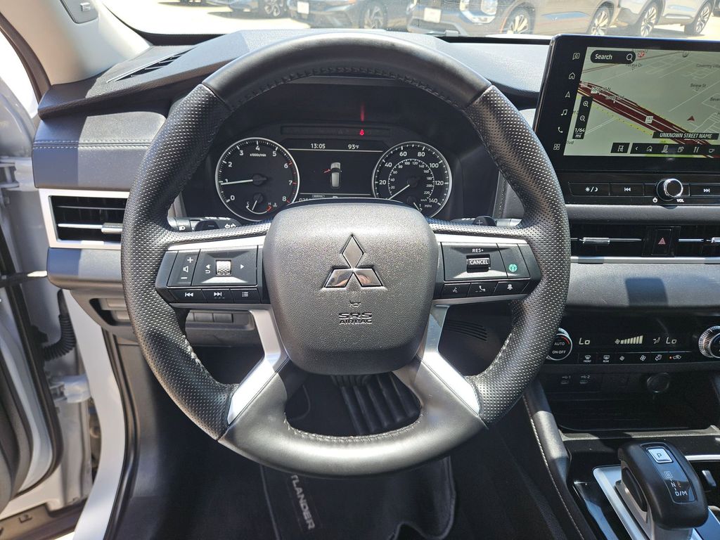 Thumbnail: 2025 Mitsubishi Outlander - 18