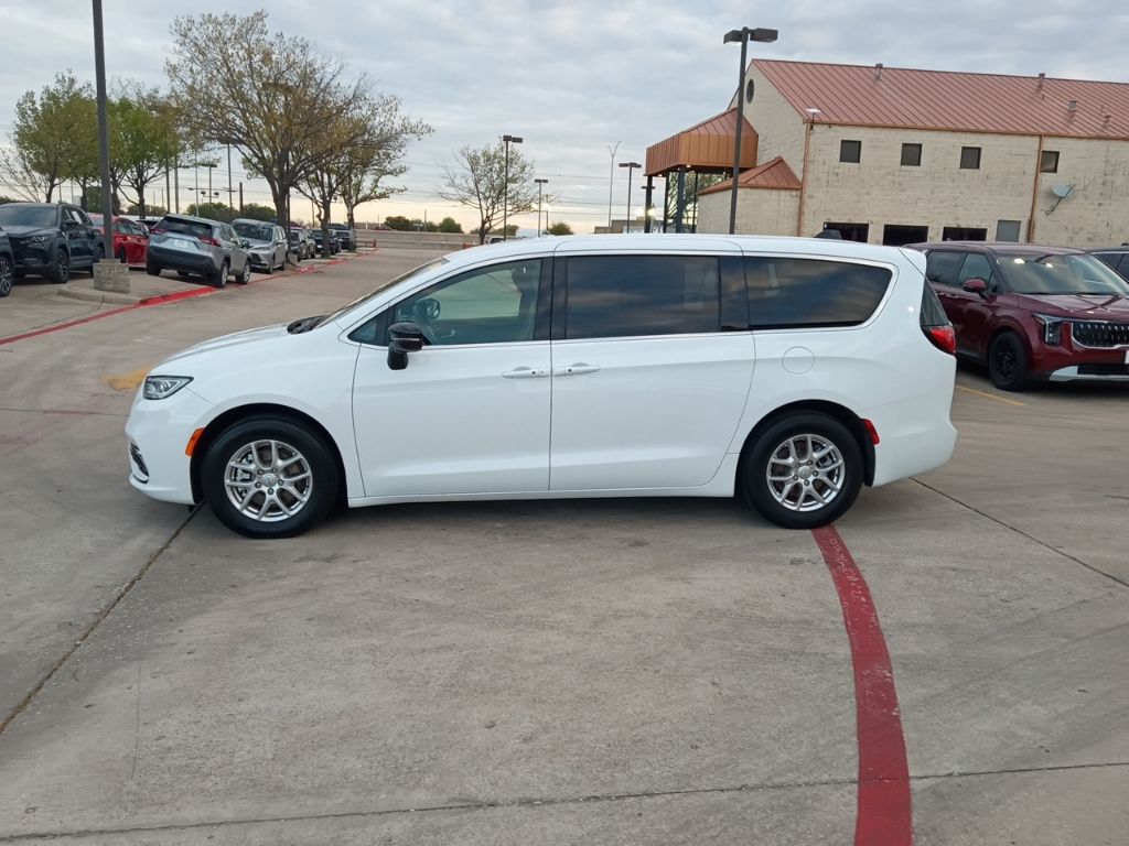 Thumbnail: 2025 Chrysler Pacifica - 4