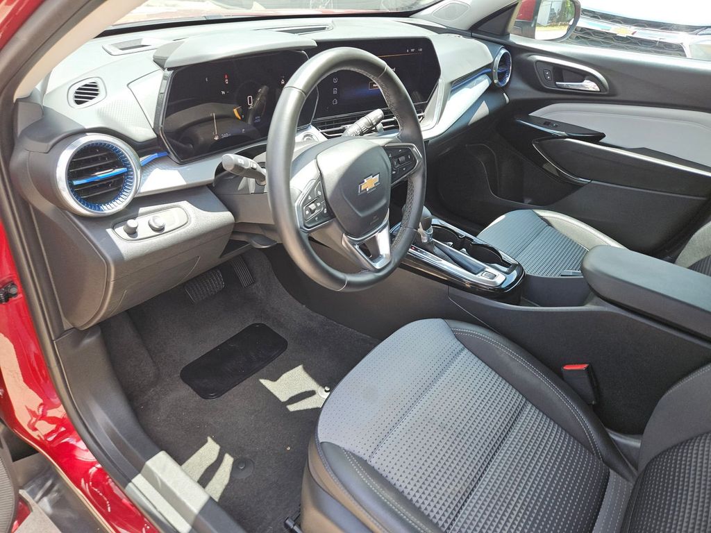 Thumbnail: 2025 Chevrolet Trax - 15