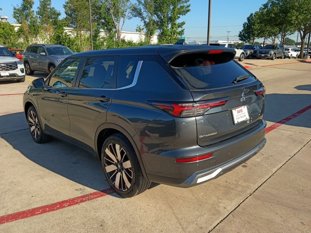Thumbnail: 2025 Mitsubishi Outlander - 8