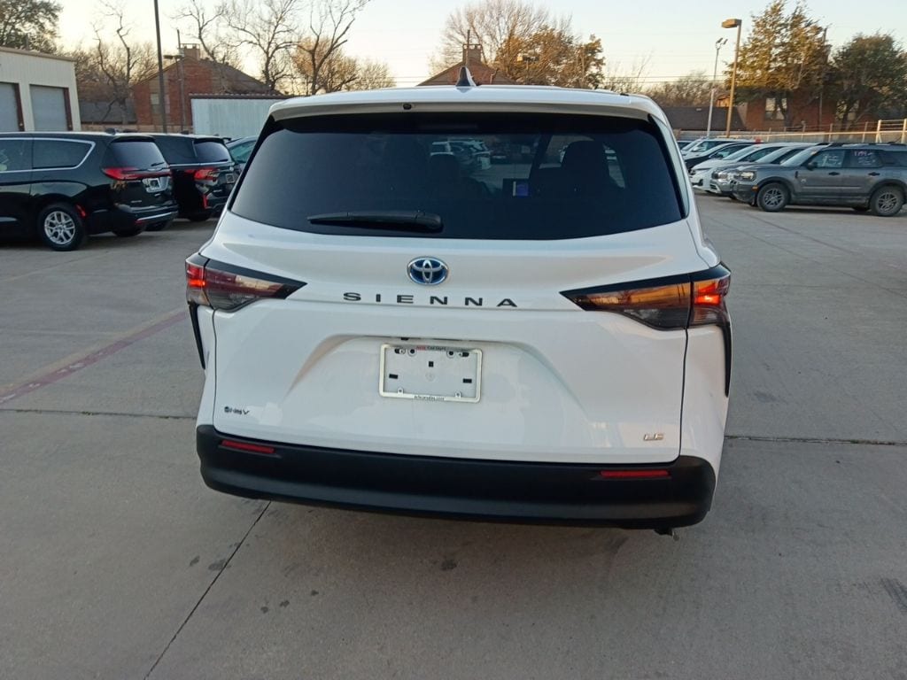 Thumbnail: 2025 Toyota Sienna - 10
