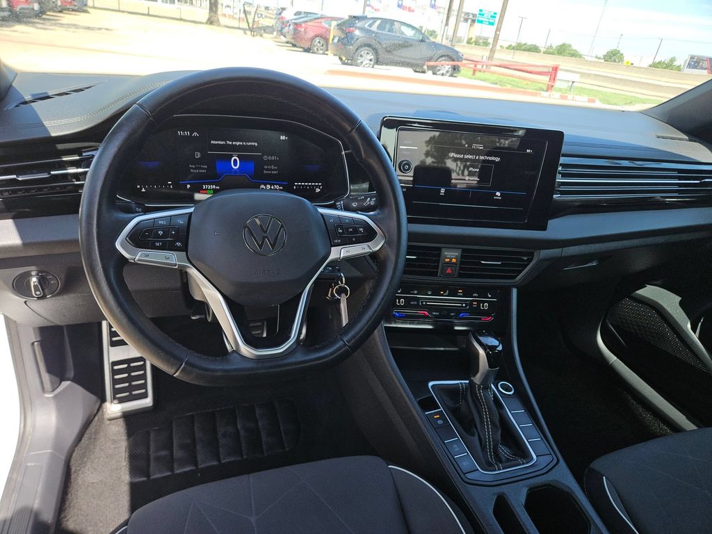 Thumbnail: 2025 Volkswagen Jetta - 16