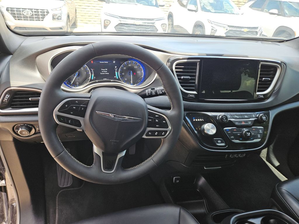 Thumbnail: 2025 Chrysler Pacifica - 17