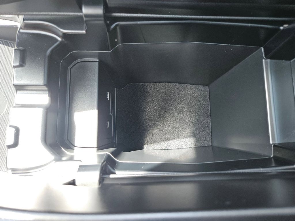 Thumbnail: 2025 Mazda CX-50 - 31