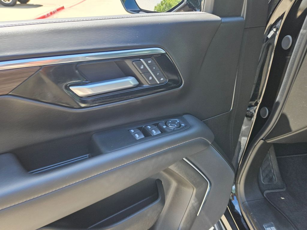 Thumbnail: 2025 Chevrolet Tahoe - 15