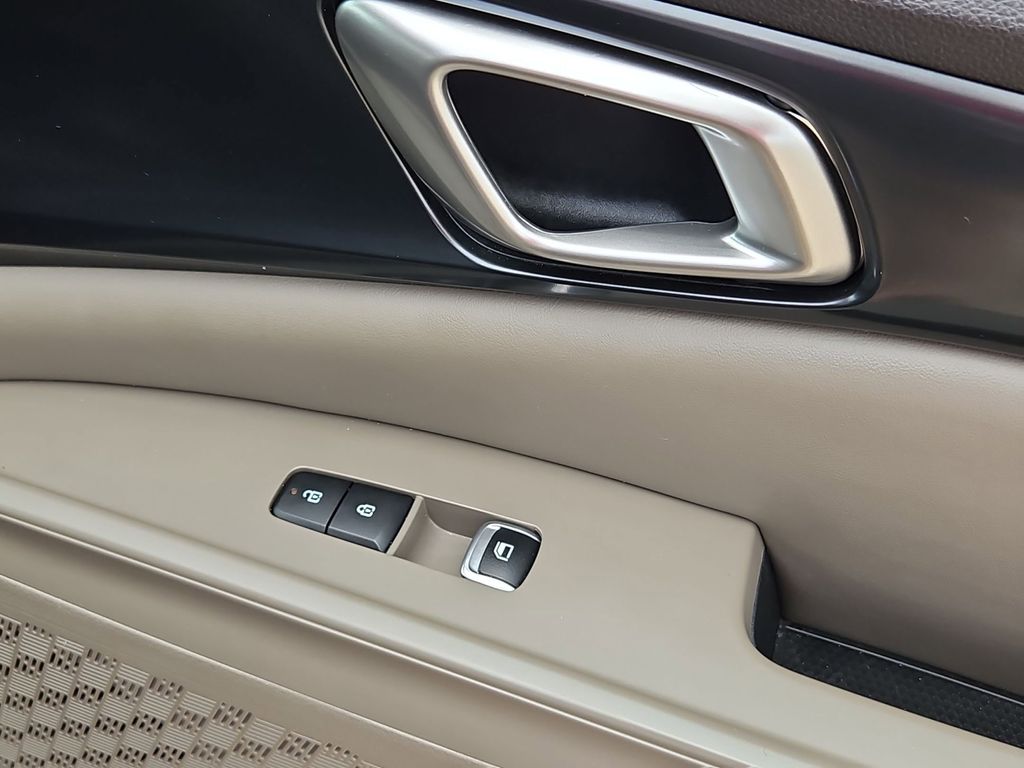 Thumbnail: 2025 Kia Carnival - 33