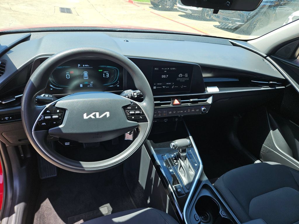 Thumbnail: 2025 Kia Niro - 16