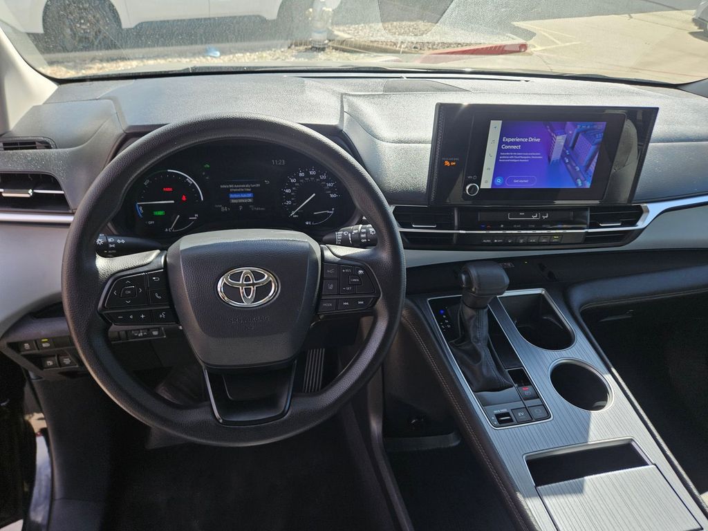 Thumbnail: 2025 Toyota Sienna - 17
