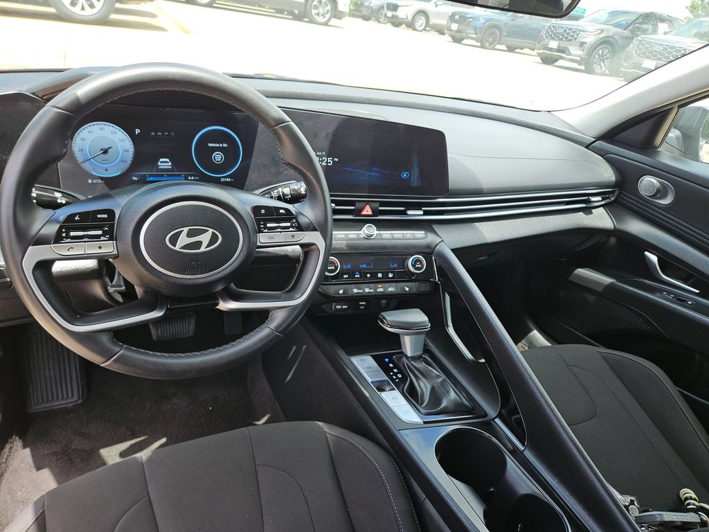 Thumbnail: 2025 Hyundai Elantra - 16