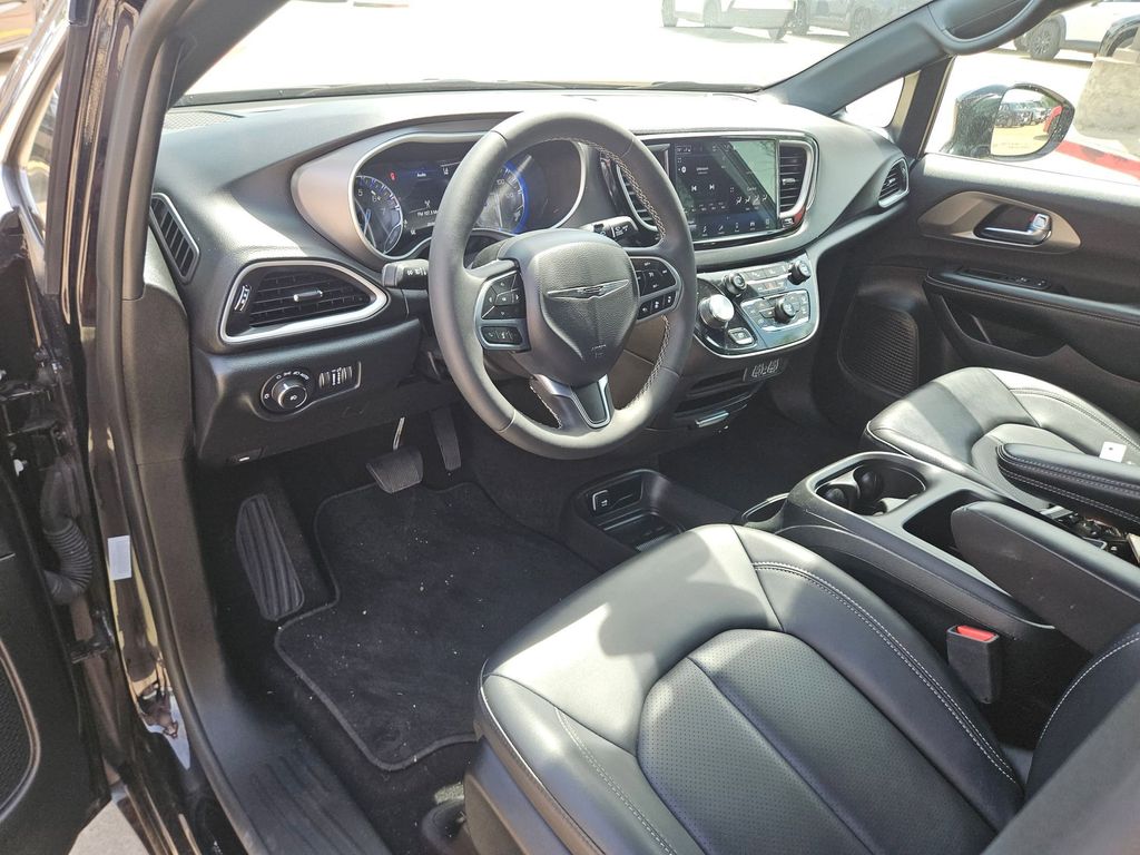 Thumbnail: 2025 Chrysler Pacifica - 13