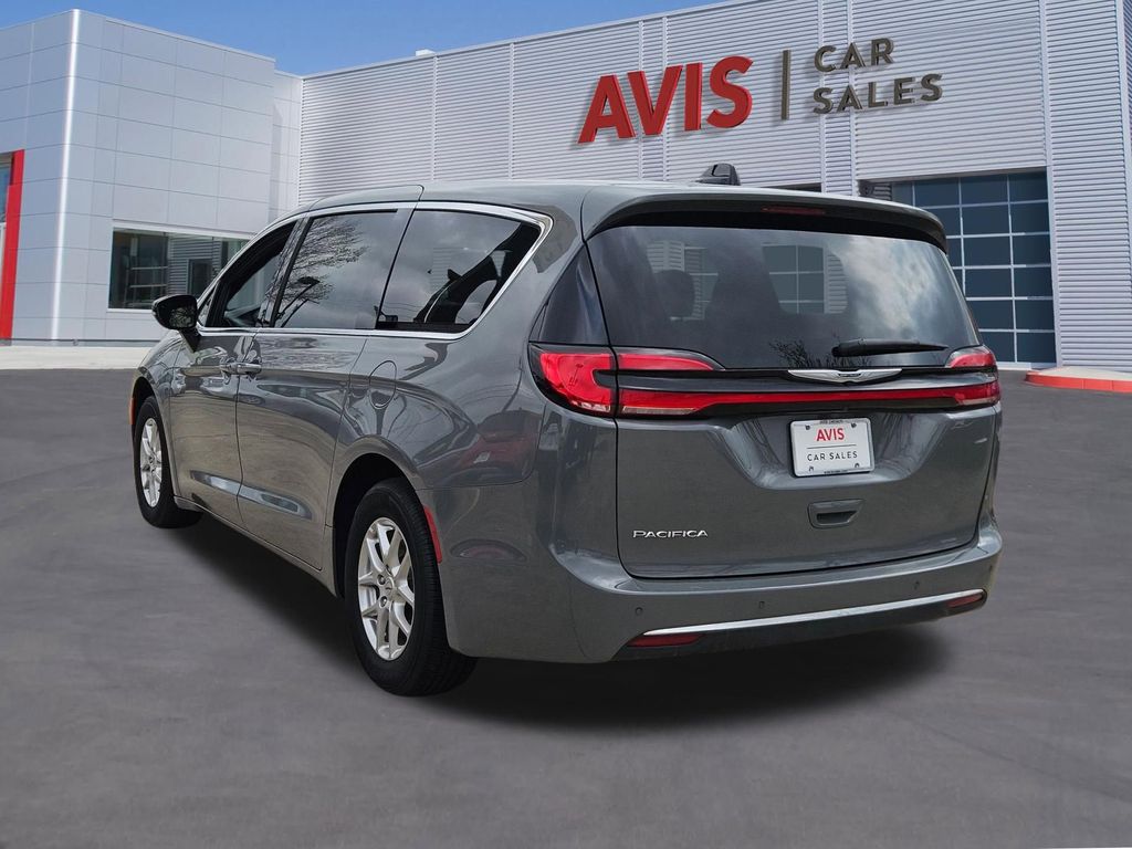 Thumbnail: 2025 Chrysler Pacifica - 3