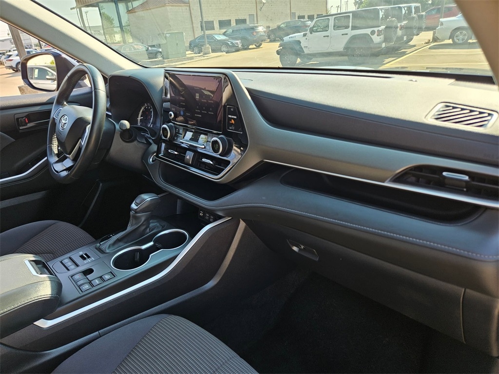 Thumbnail: 2024 Toyota Highlander - 31
