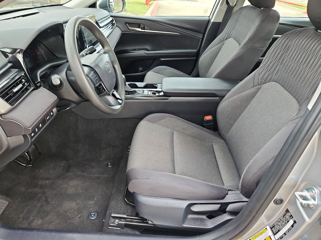 Thumbnail: 2025 Toyota Camry - 25