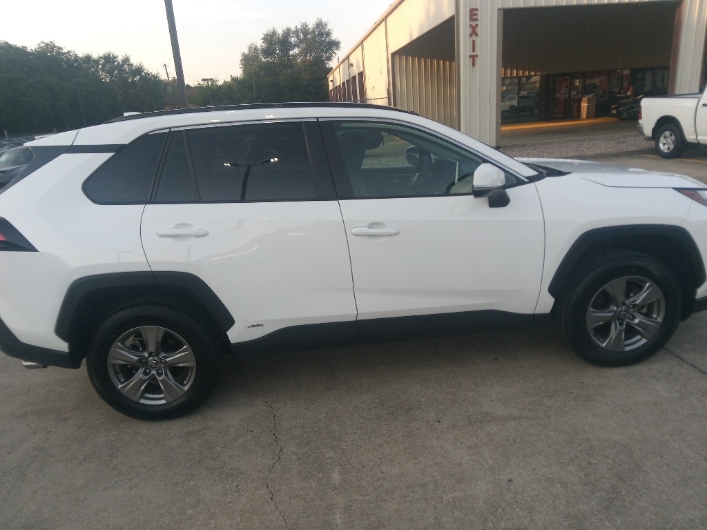 Thumbnail: 2024 Toyota RAV4 - 8