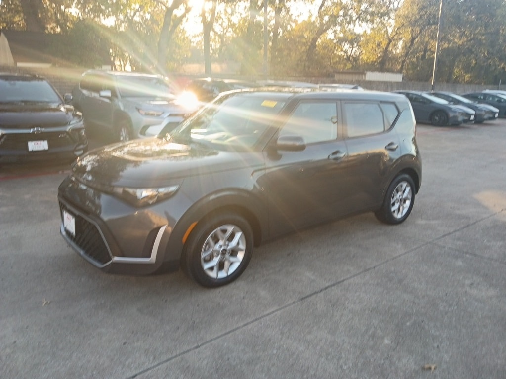 2024 Kia Soul LX's photo