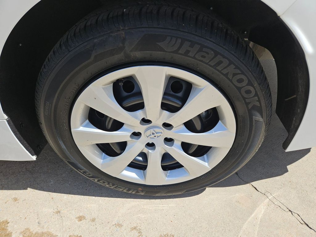 Thumbnail: 2025 Toyota Corolla - 25