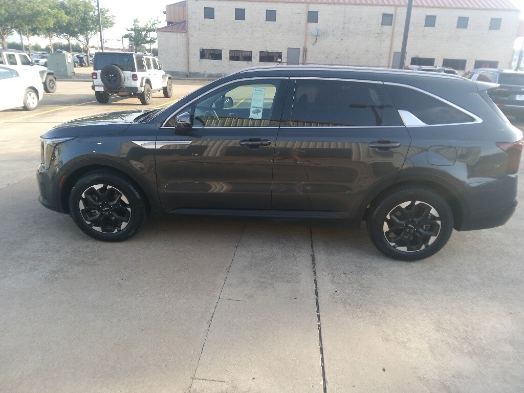 Thumbnail: 2024 Kia Sorento - 3