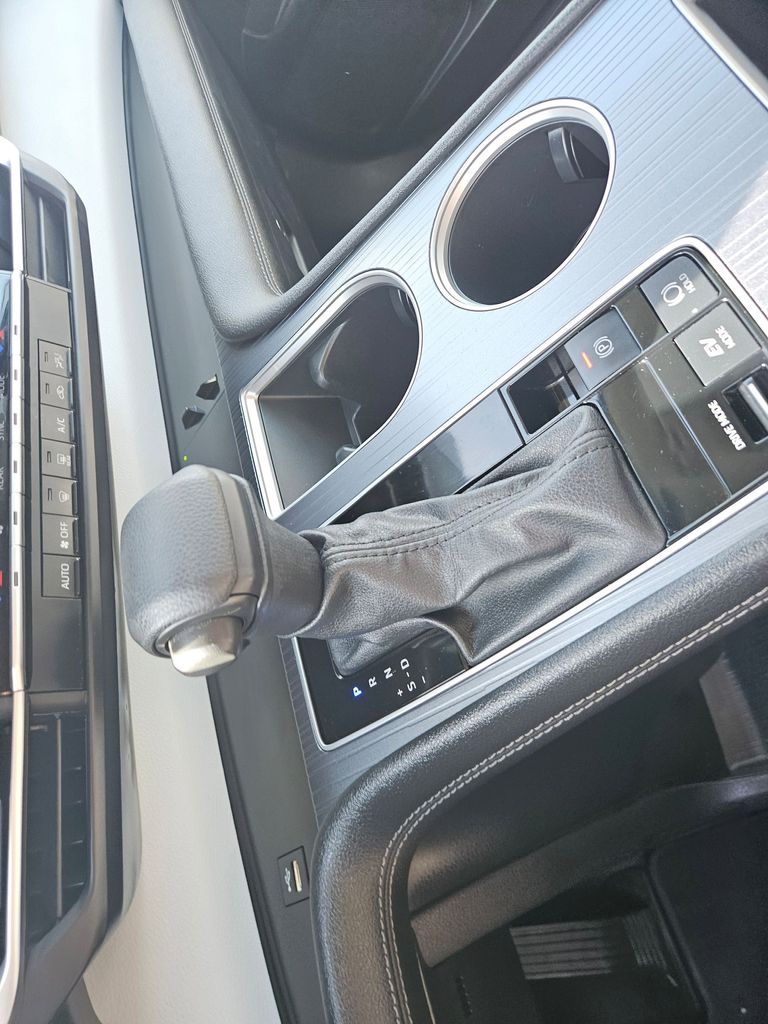 Thumbnail: 2025 Toyota Sienna - 29