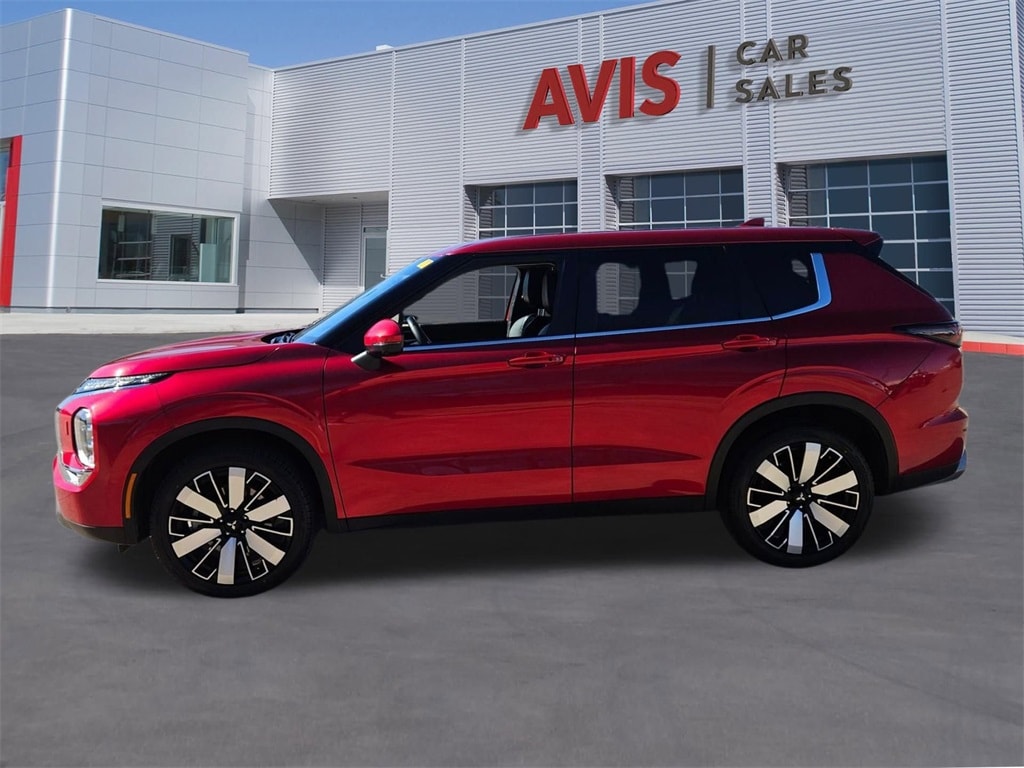 Thumbnail: 2025 Mitsubishi Outlander - 2