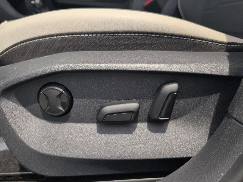 2025 Volkswagen Taos SE - Photo 14