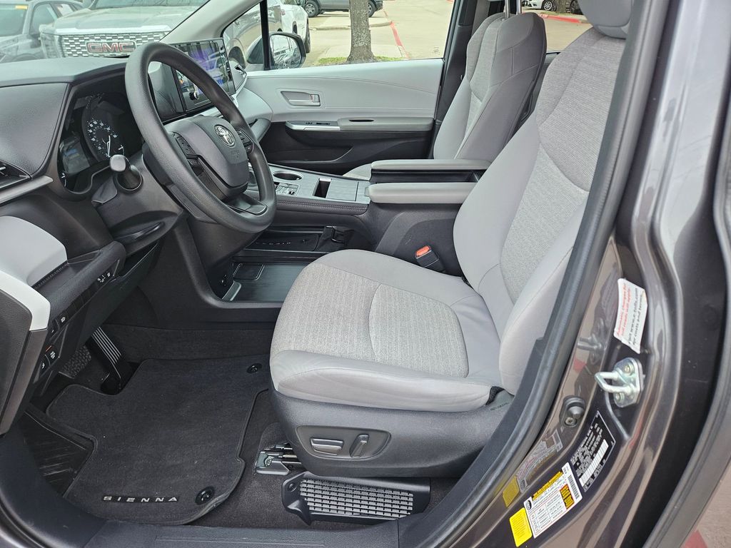 Thumbnail: 2025 Toyota Sienna - 11