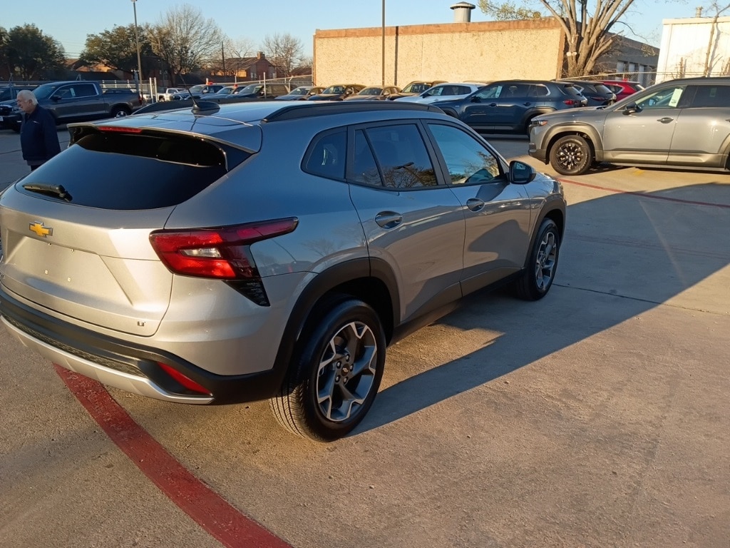 Thumbnail: 2025 Chevrolet Trax - 9