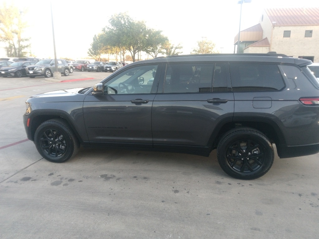 Thumbnail: 2024 Jeep Grand Cherokee L - 8