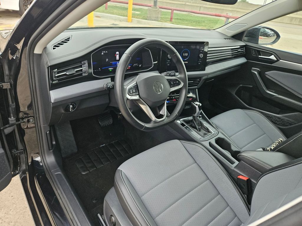 Thumbnail: 2025 Volkswagen Jetta - 13