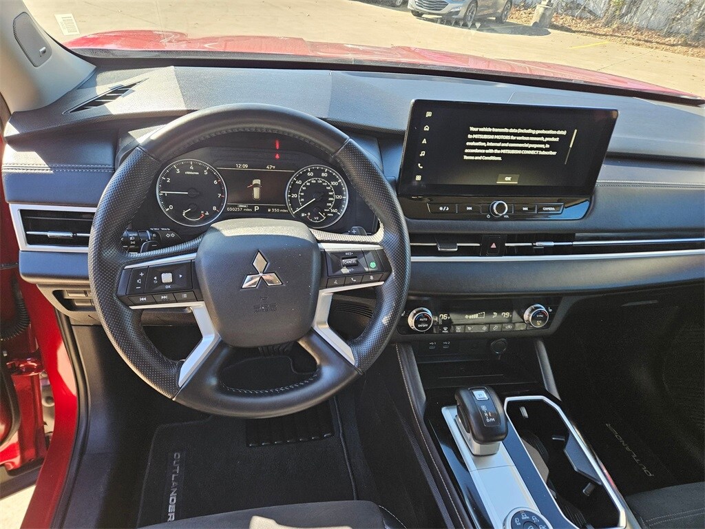 Thumbnail: 2025 Mitsubishi Outlander - 17