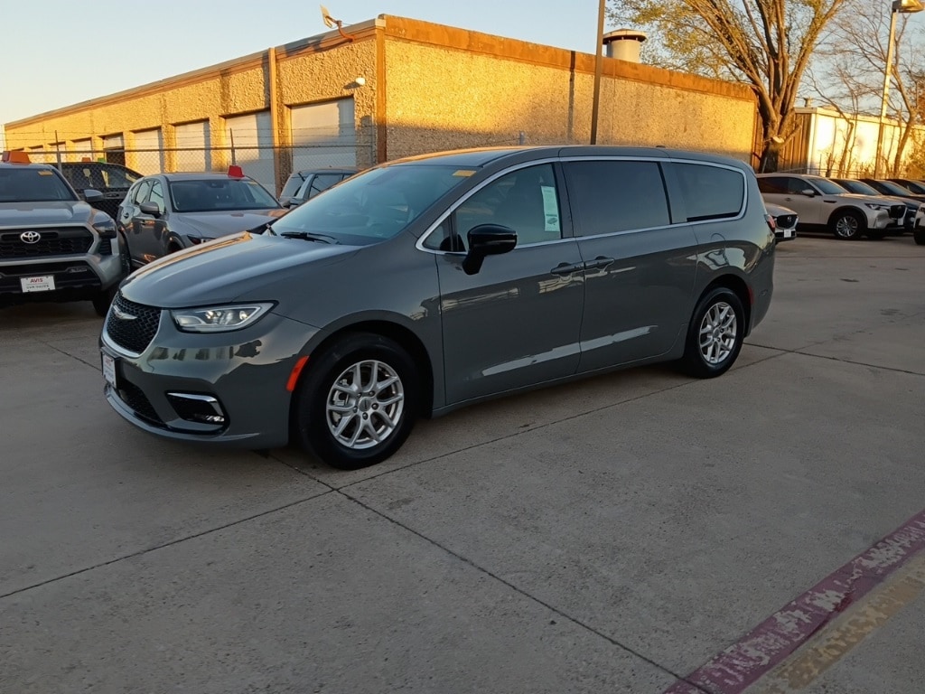 Thumbnail: 2025 Chrysler Pacifica - 1