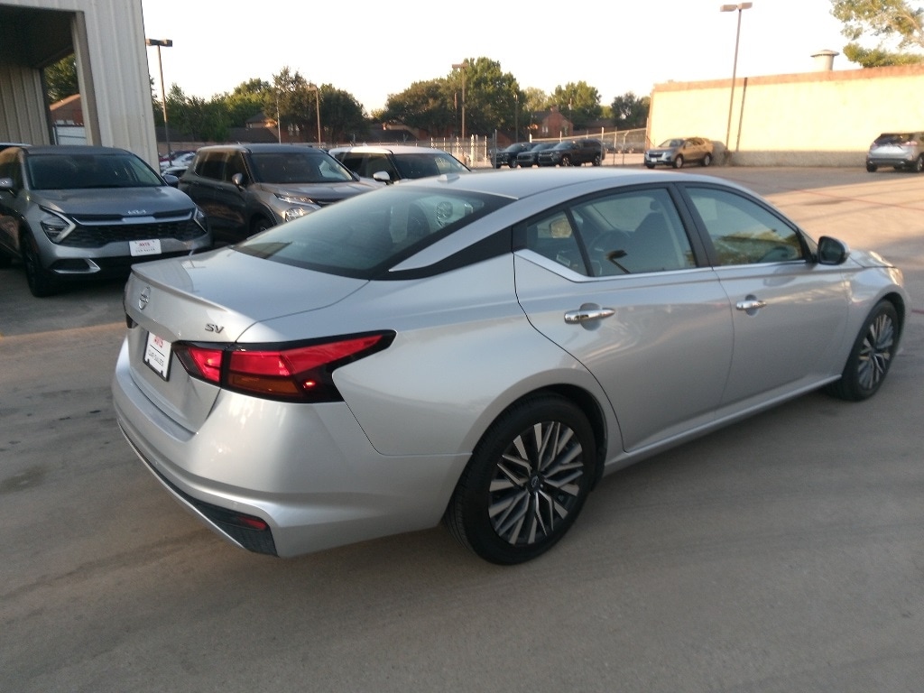 Thumbnail: 2024 Nissan Altima - 5