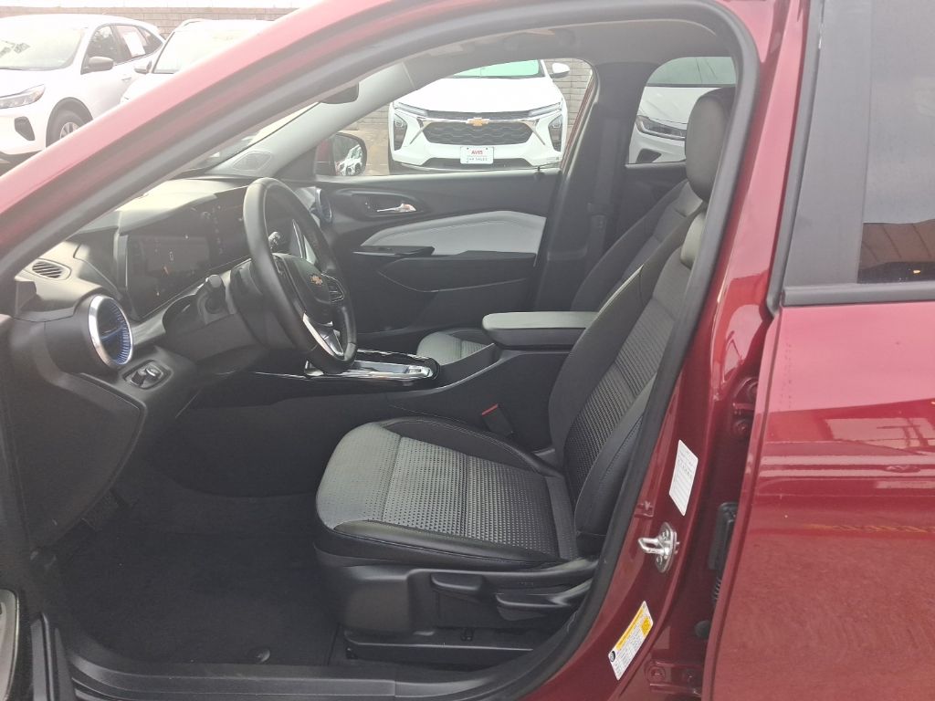 Thumbnail: 2025 Chevrolet Trax - 4