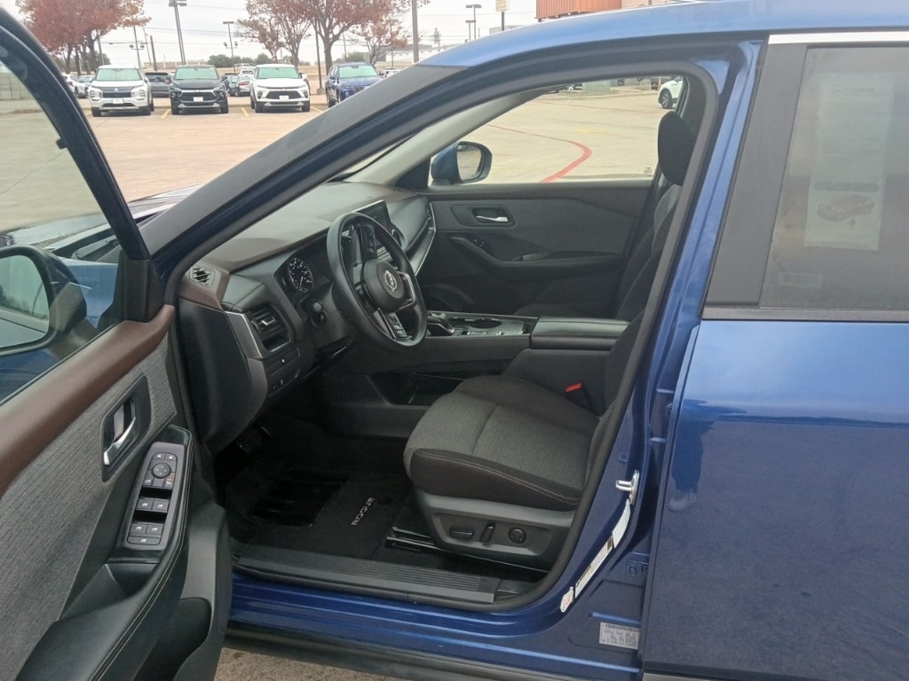 Thumbnail: 2023 Nissan Rogue - 3