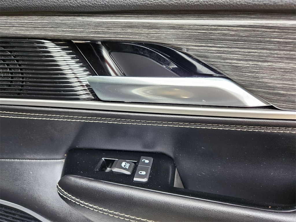 Thumbnail: 2022 Jeep Wagoneer - 26