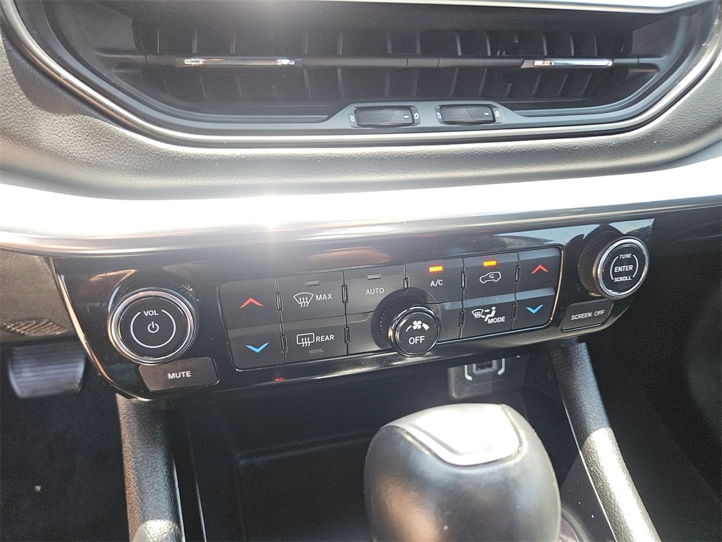 Thumbnail: 2023 Jeep Compass - 15